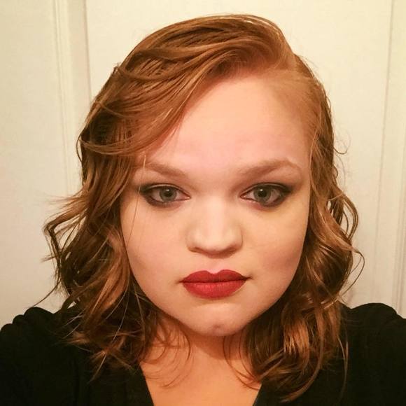 Meet your Posher, Allison - Picture 1 of 1